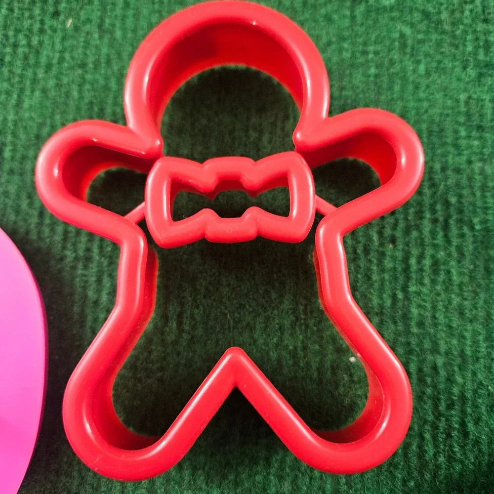 12 Wilton Cookie Cutters Set Gingerbread Teddy Bear Duck Christmas Tree‎